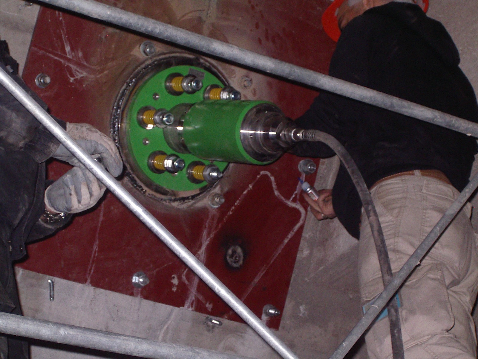 MultiPulse™ an einem Rohstoff-Betonsilo mit schweren Verstopfungen, Zementwerk